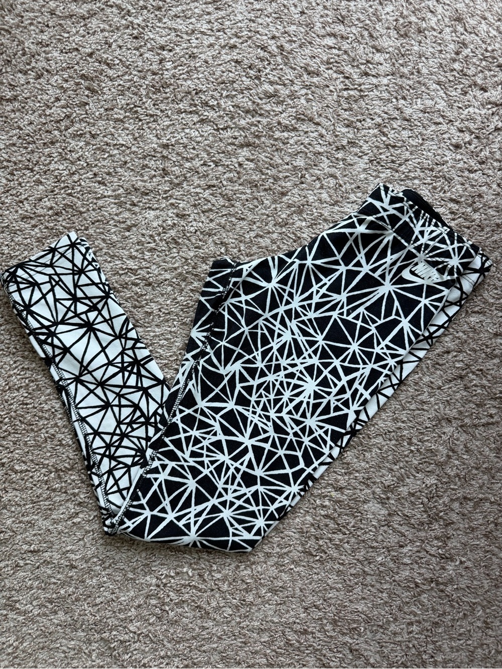 Nike Women’s Black & White Geometric Print Leggings